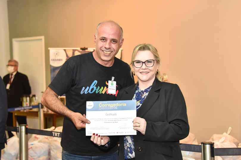 Entrega do certificado para Cozinheiros do Bem