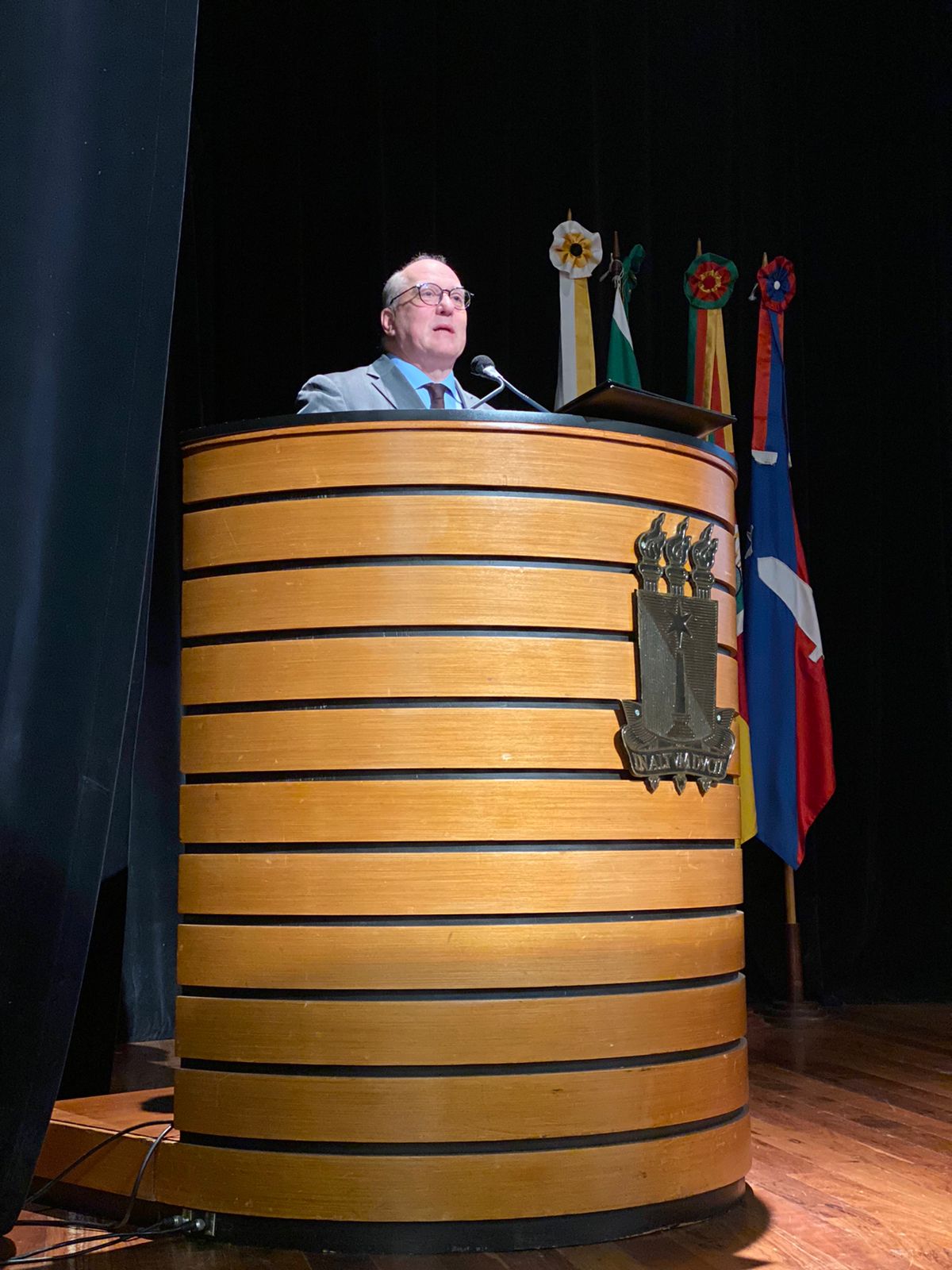 Magistrado falando no púlpito