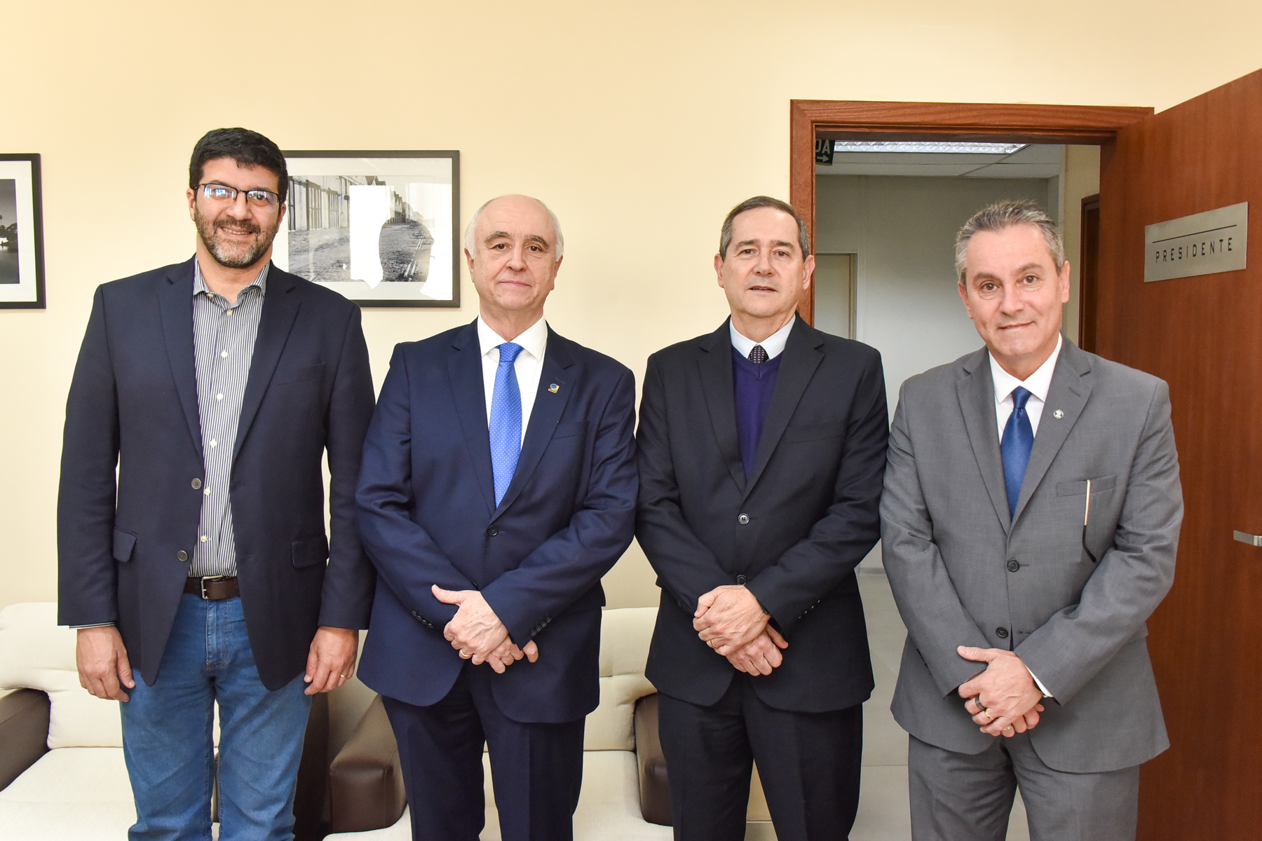 Des. Rossal, Des. Moesch, Des. Valle Pereira e Des. Amilcar