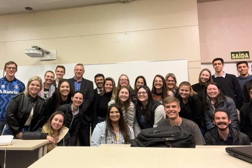 Alunos e professores.