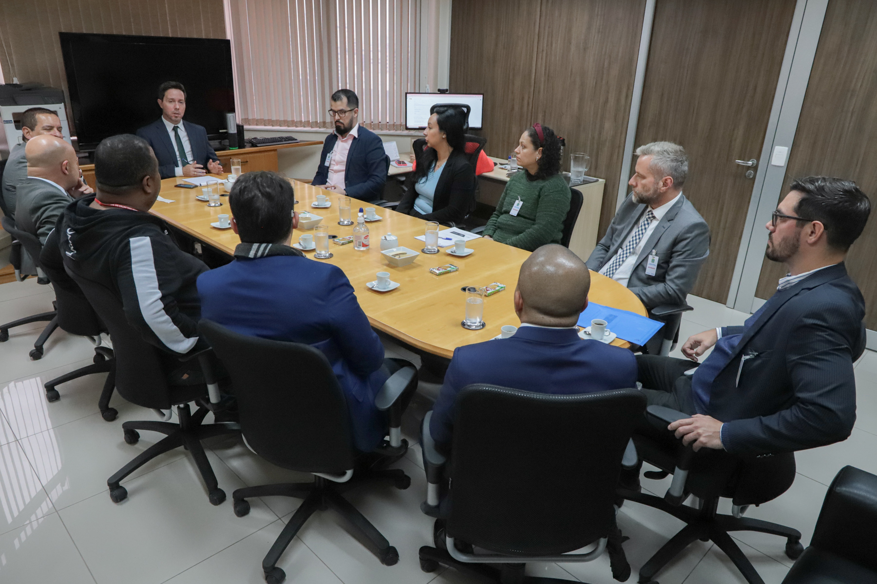 Participantes na mesa de mediação