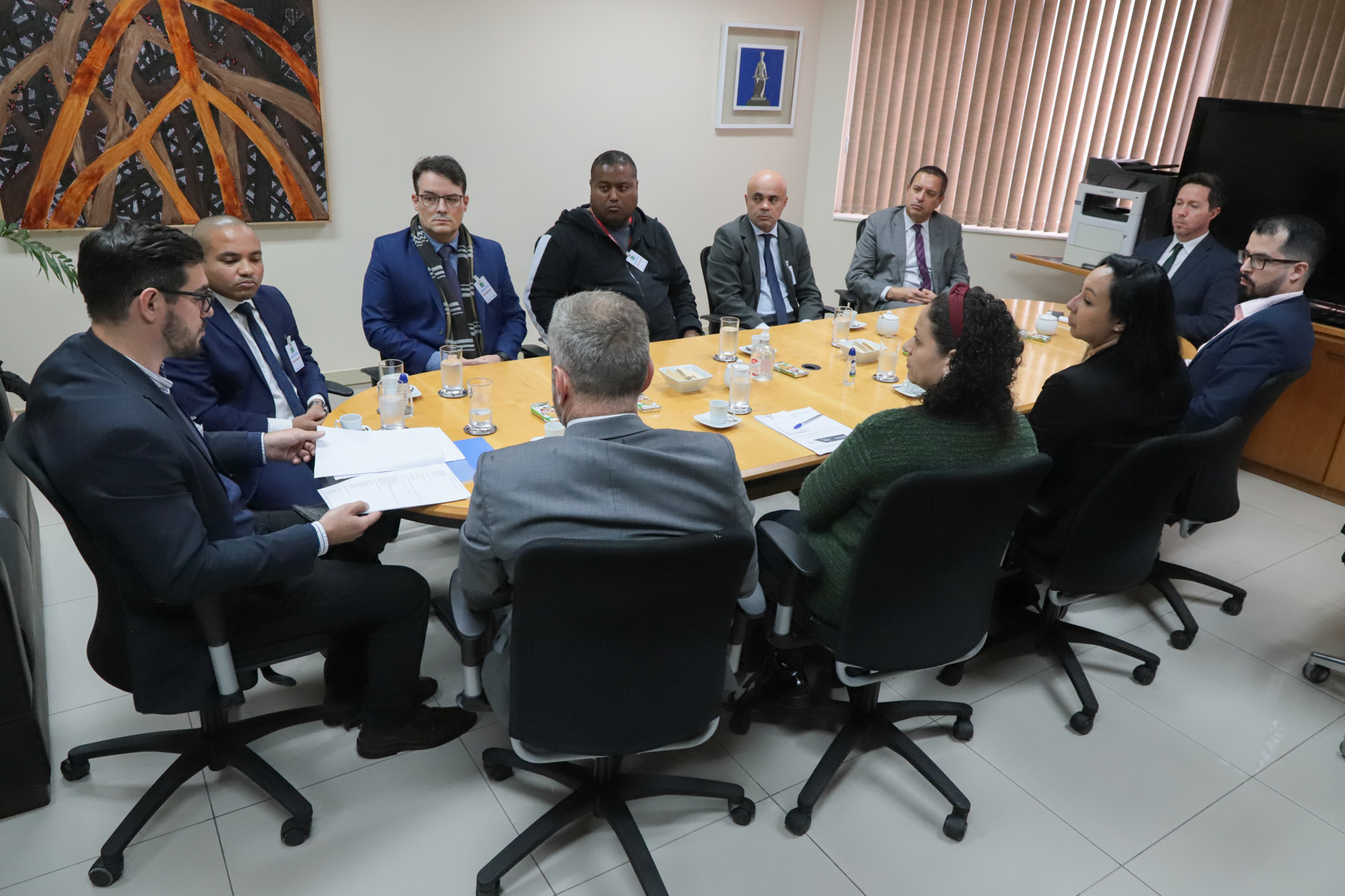 Participantes na mesa de mediação