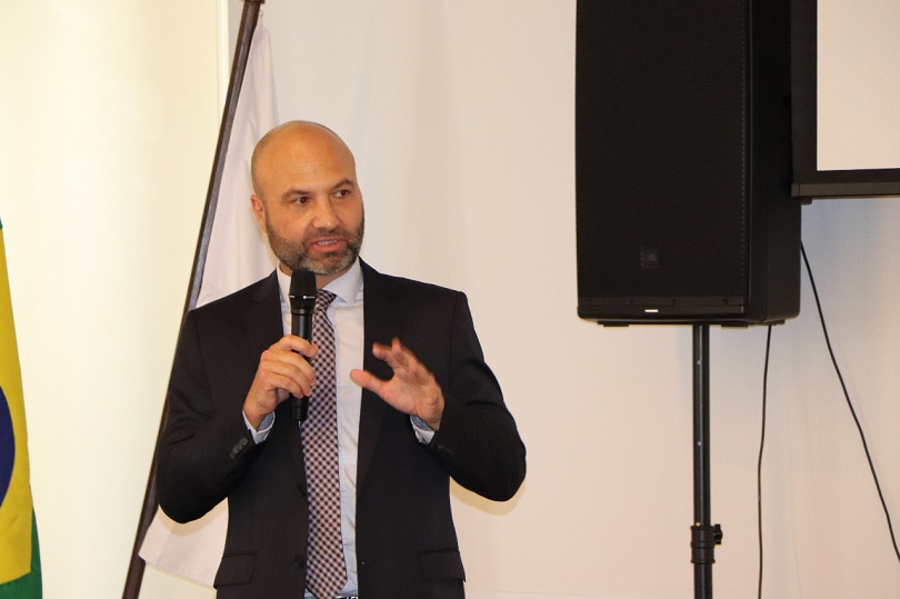 Des. Fabiano no palco.