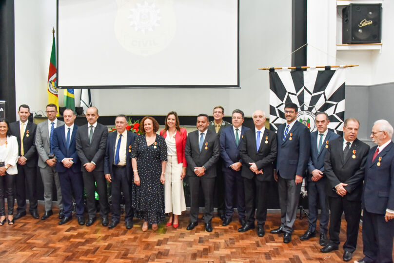 Presidente Francisco Rossal recebe Medalha Tiradentes, da Polícia Civil ...