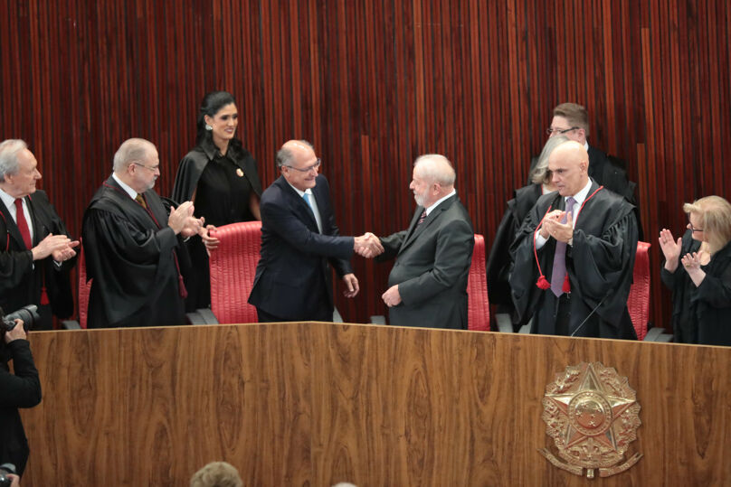 Alckmin e Lula na mesa oficial