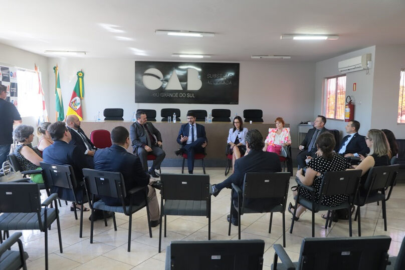 Reunião na subseção da OAB/RS