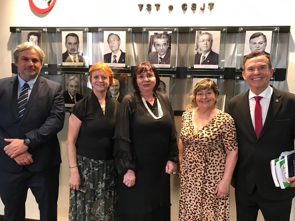 Tiago Mallmann, Maria Madalena Telesca, Maria Helena Mallmann, Carmen Izabel Centena Gonzalez e Clóvis Fernando Schuch Santos.