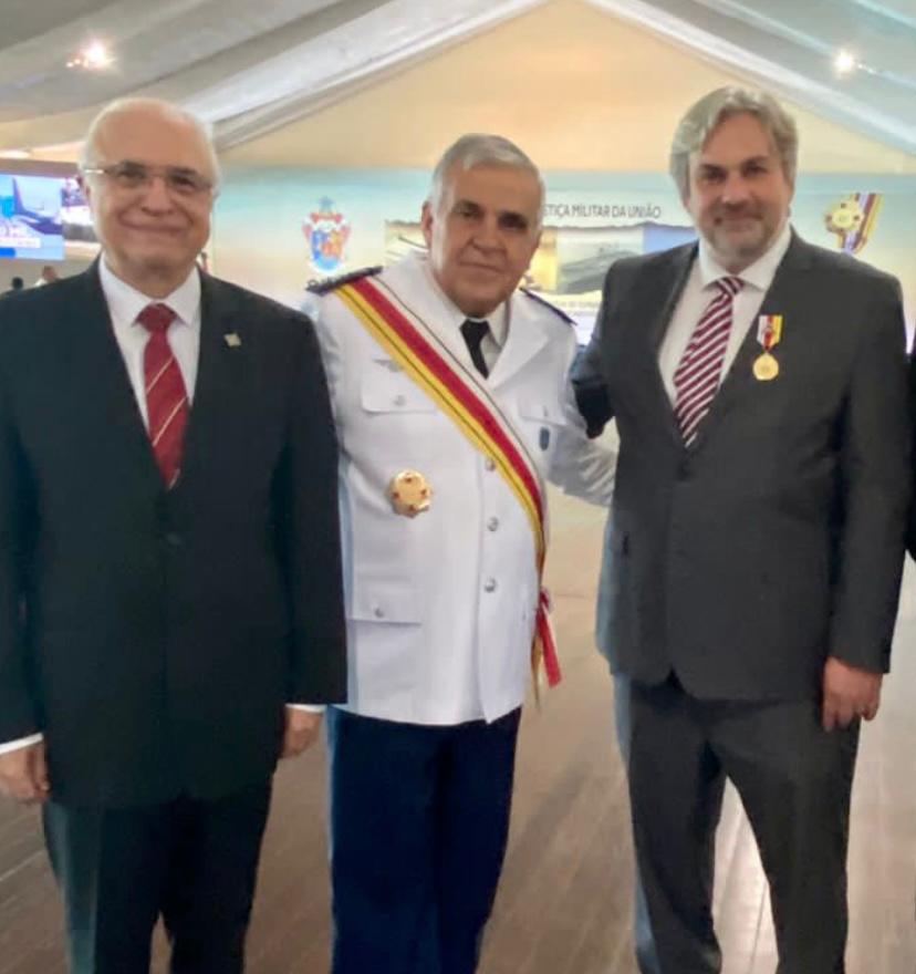 Ministro do STM Péricles Aurélio Lima de Queiroz, presidente do STM, Ministro Lúcio Mário de Barros Góes, e o juiz do Trabalho Tiago Mallmann Sulzbach.