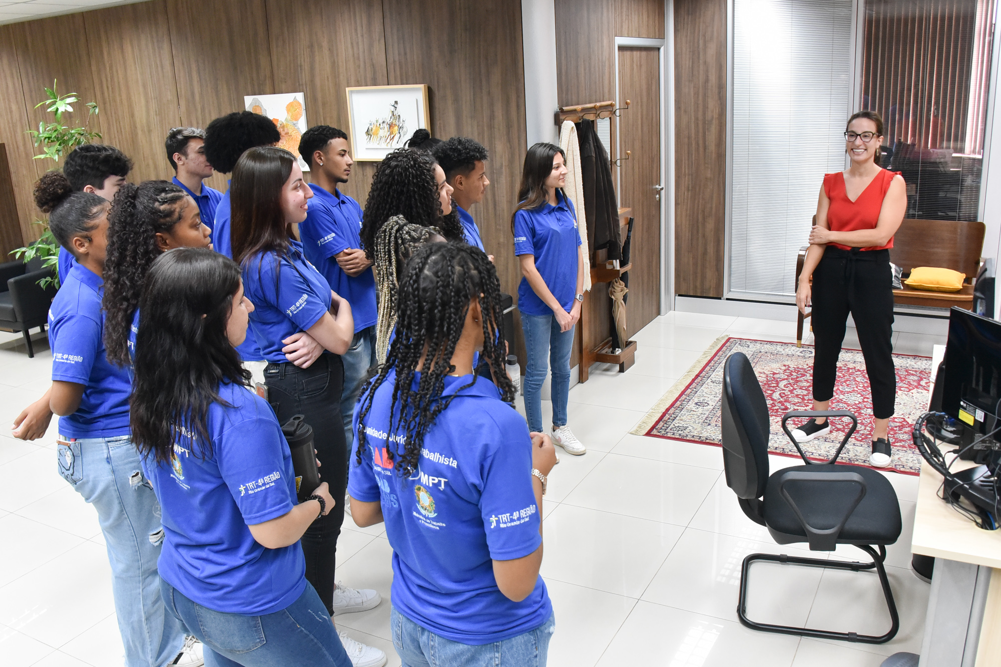 Mariana Lerina recebe alunos do Pescar na Vice-Presidência