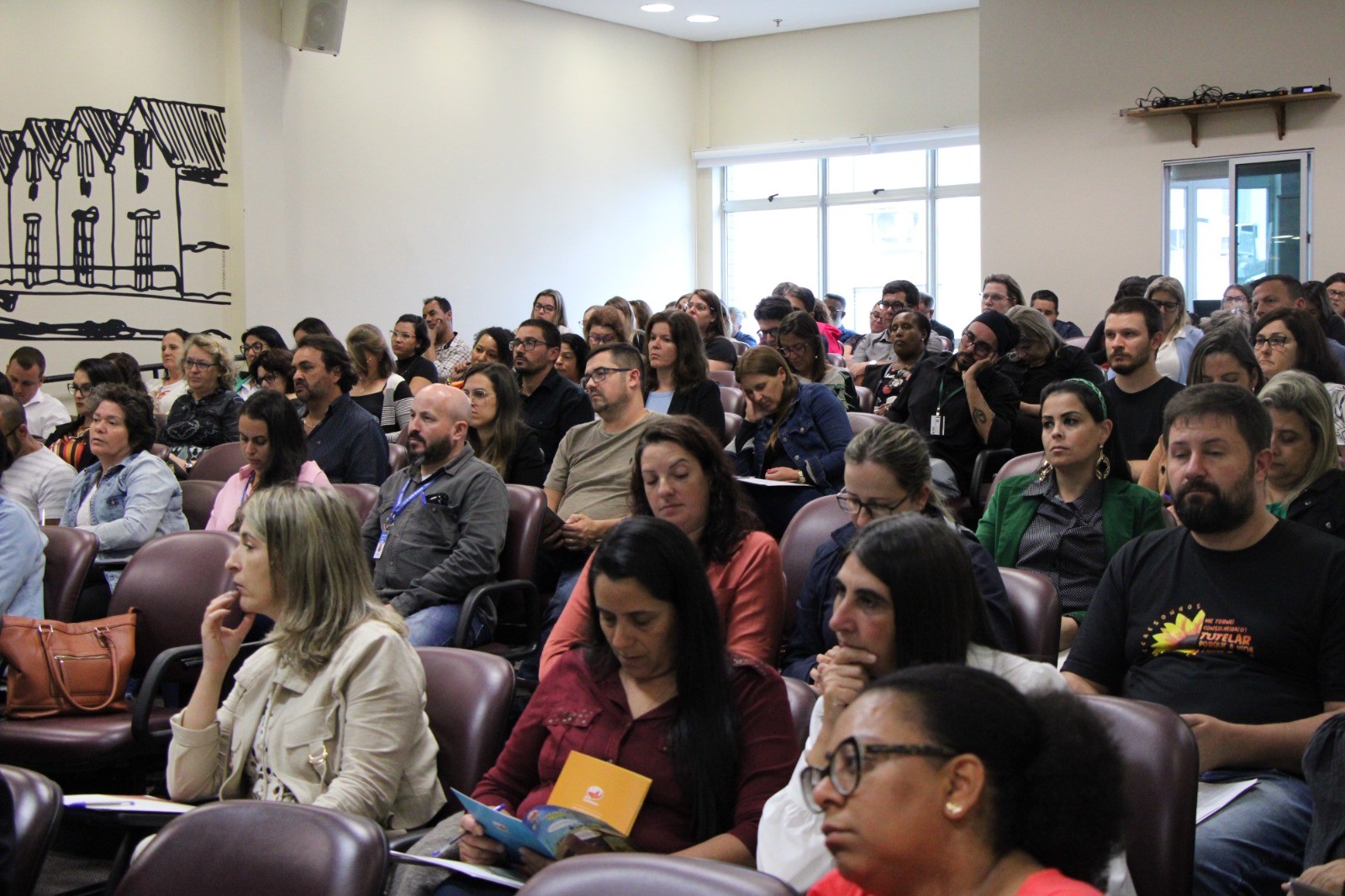 Seminário voltado a profissionais da assistência social