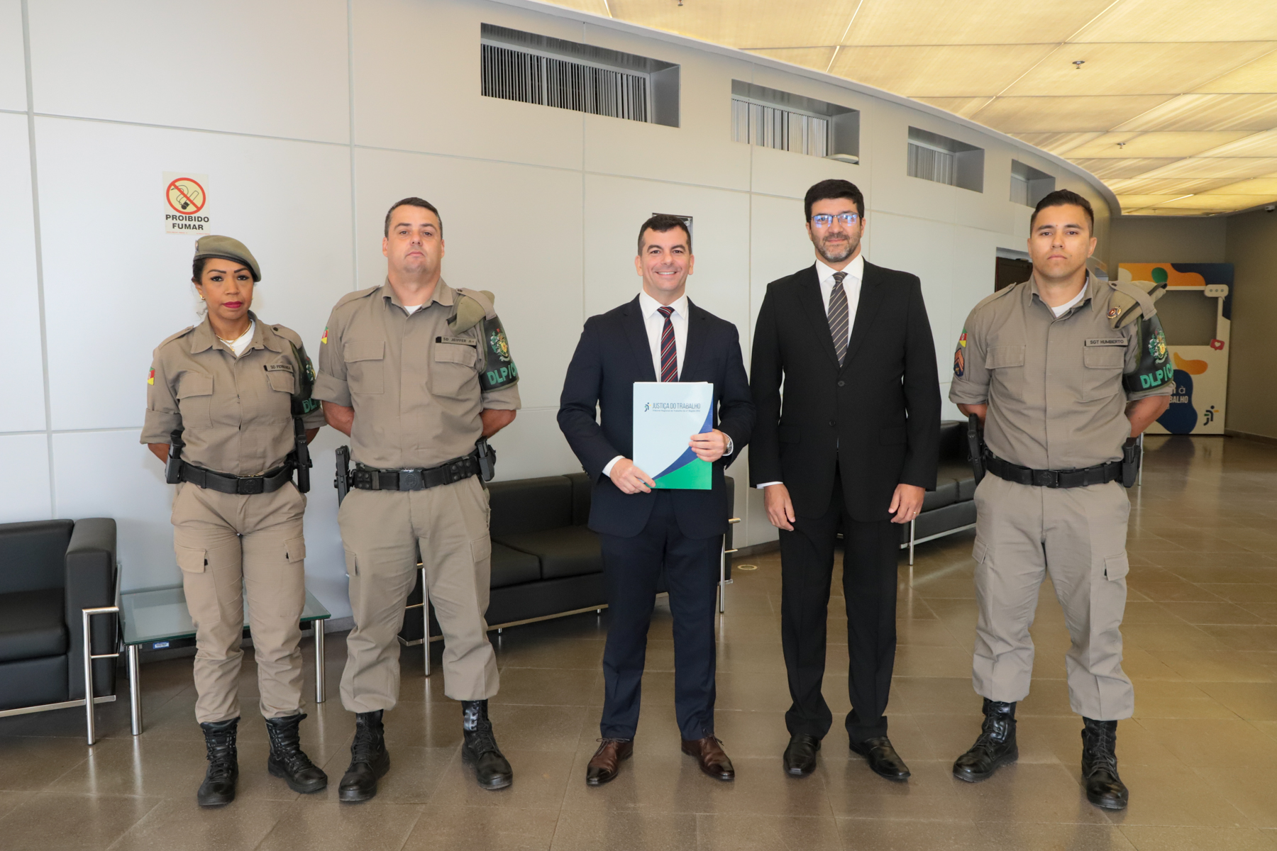 Des. Rossal e representantes da Brigada Militar