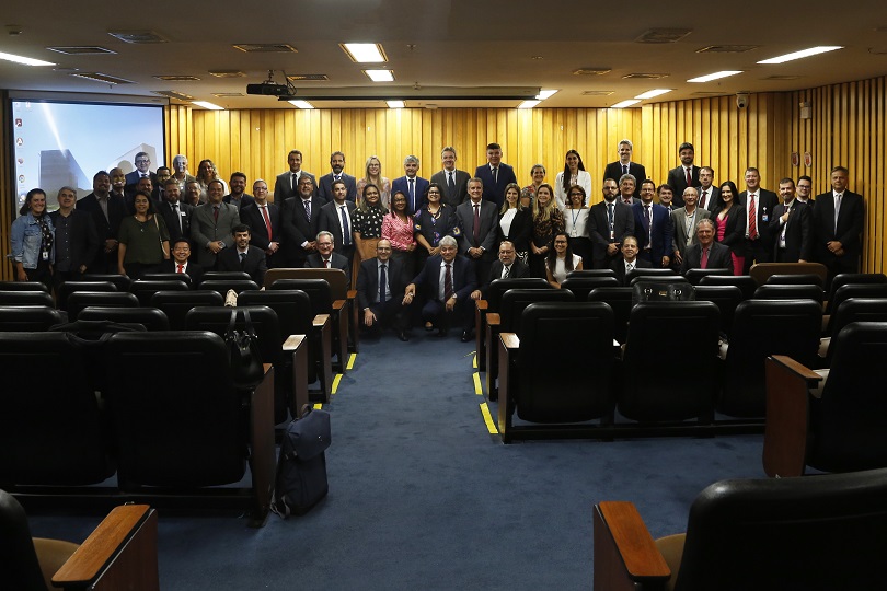 Gestoras e gestores do PJe da Justiça do Trabalho posados para fotos ao final do evento.