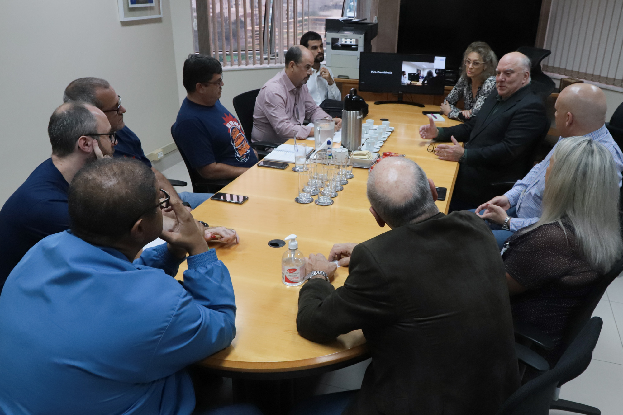 Foto dos participantes na mediação