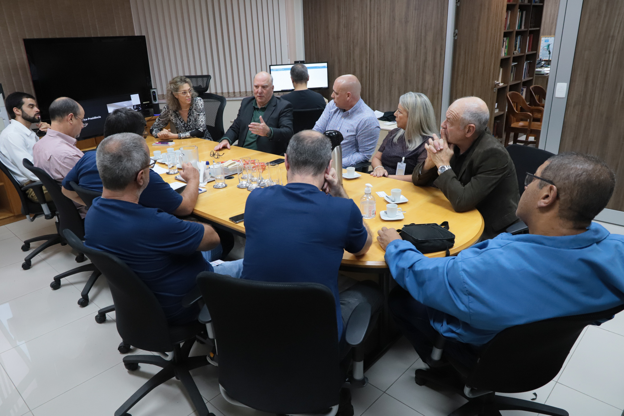 Foto dos participantes na mediação
