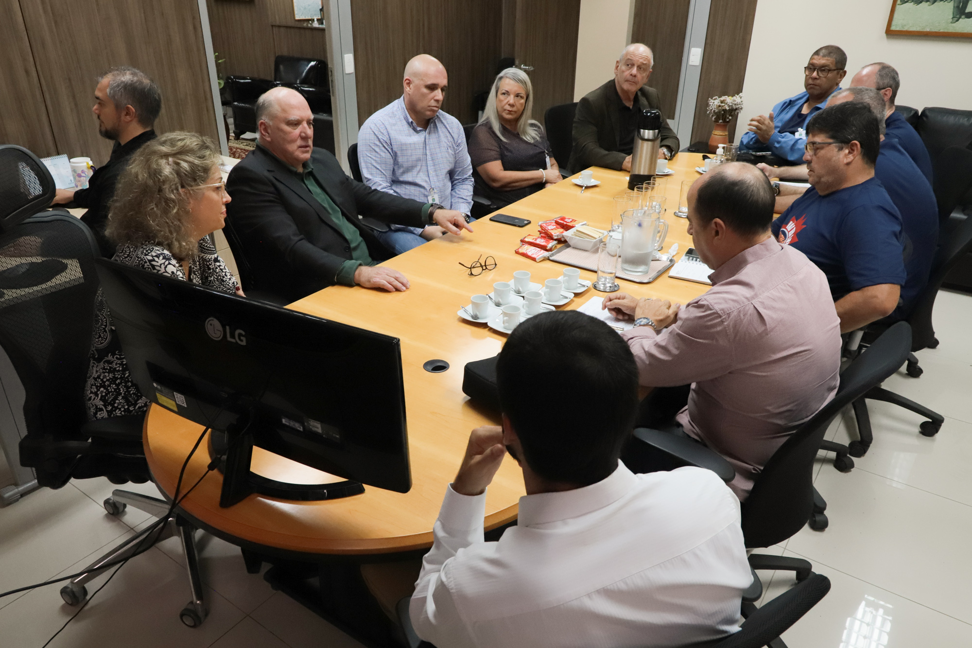 Foto dos participantes na mediação