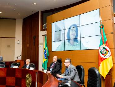 Debate da mesa Concursos, Convênios e Contratos.