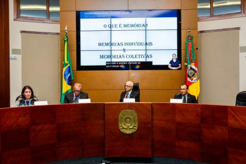 A primeira palestra abordou a preservação da memória