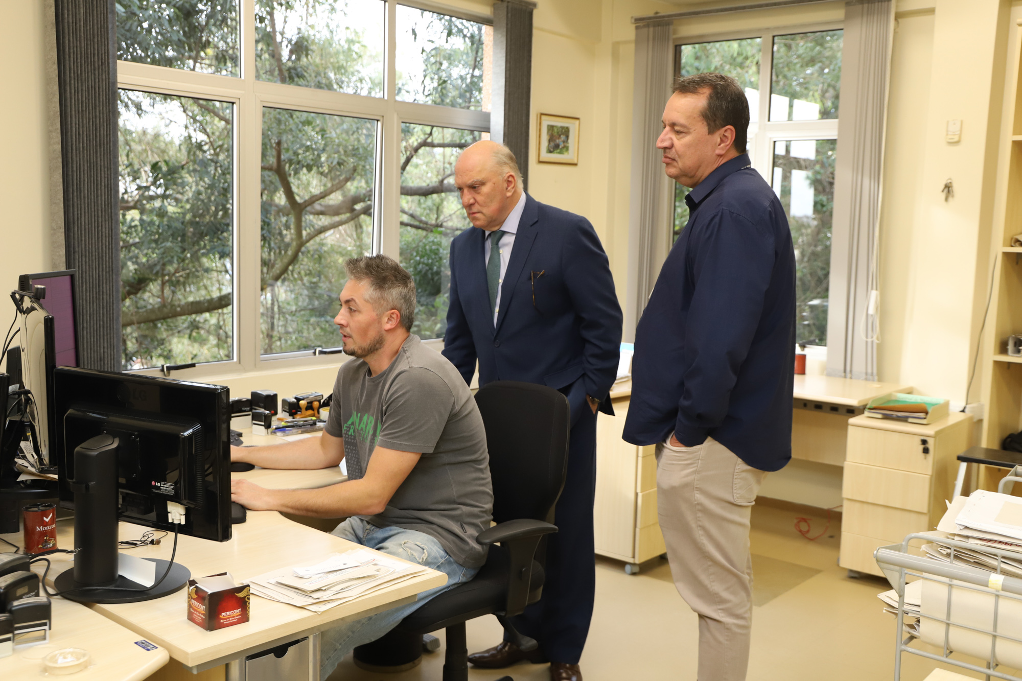 Marins Costa observa funcionamento do Módulo de Automatização Interna de Secretaria