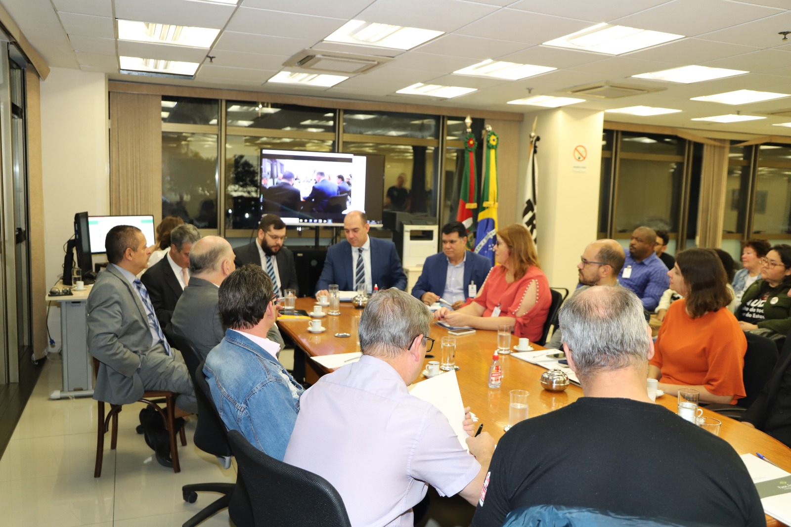 Foto da mediação envolvendo trabalhadores e hospitais de Porto Alegre