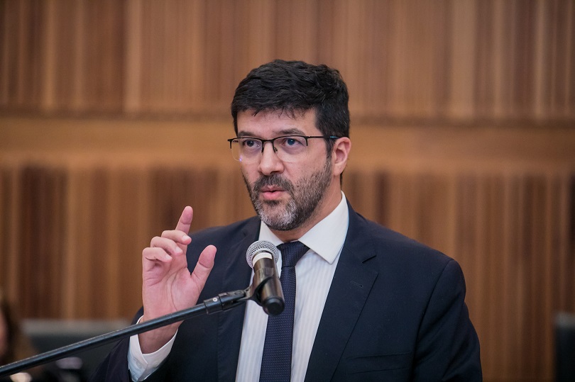 Francisco Rossal de Araújo em roda