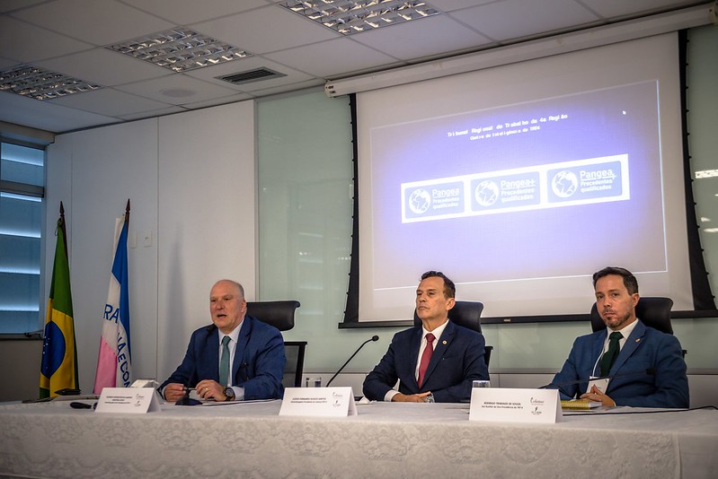 Des. Ricardo, Des. Clóvis e Juiz Rodrigo, na apresentação do Pangea