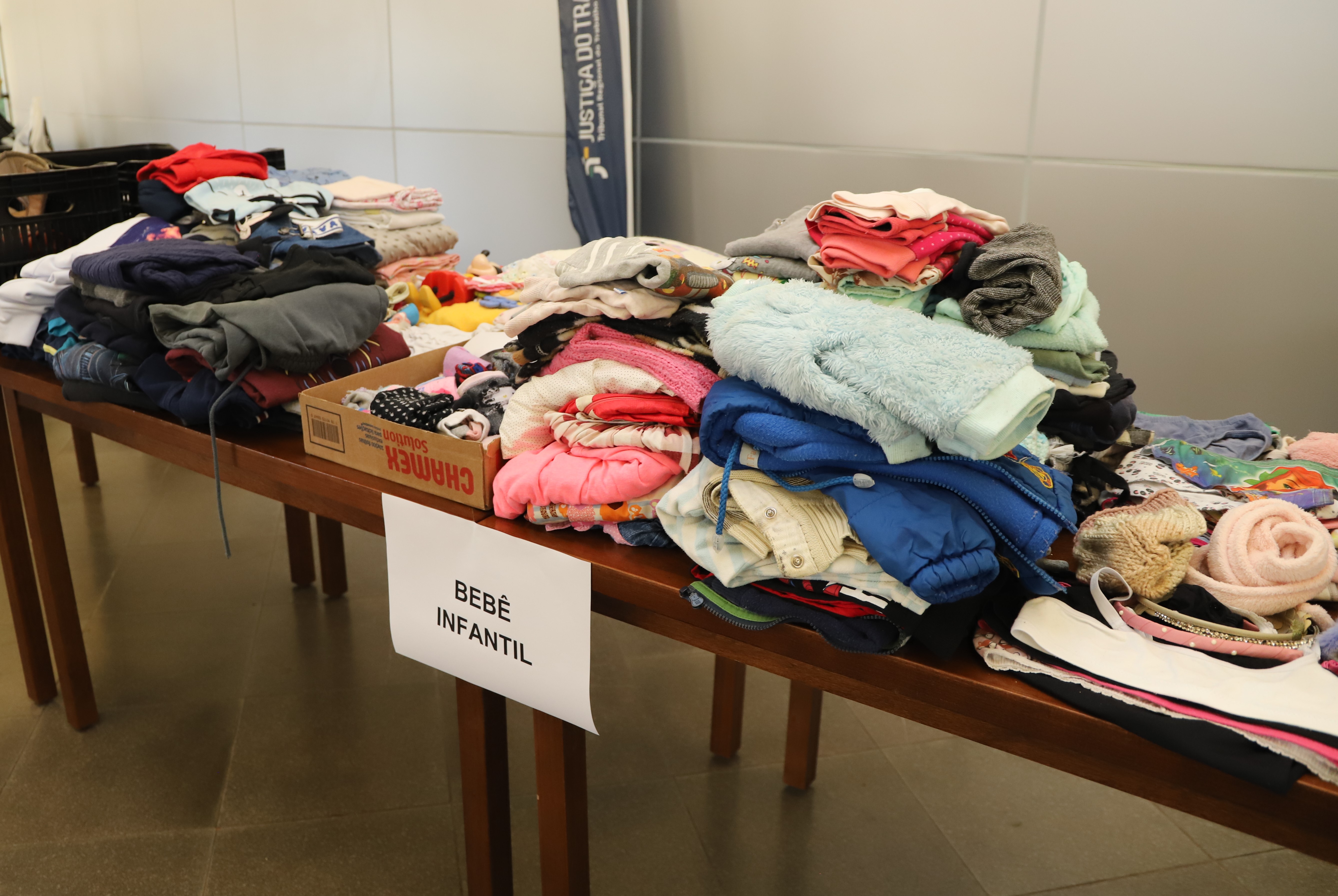 Roubas infantis e de bebês