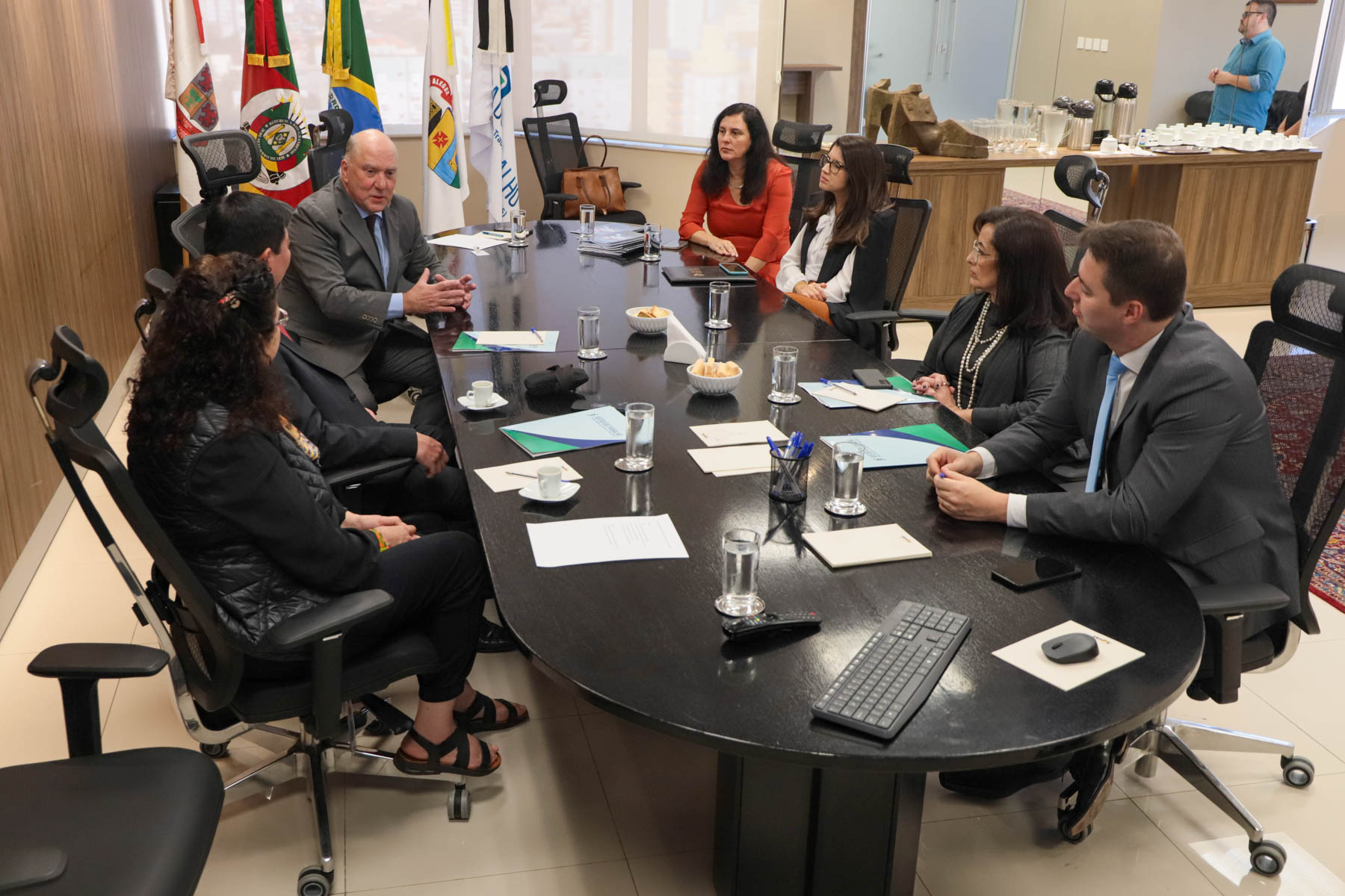 Foto de reunião no Salão Nobre