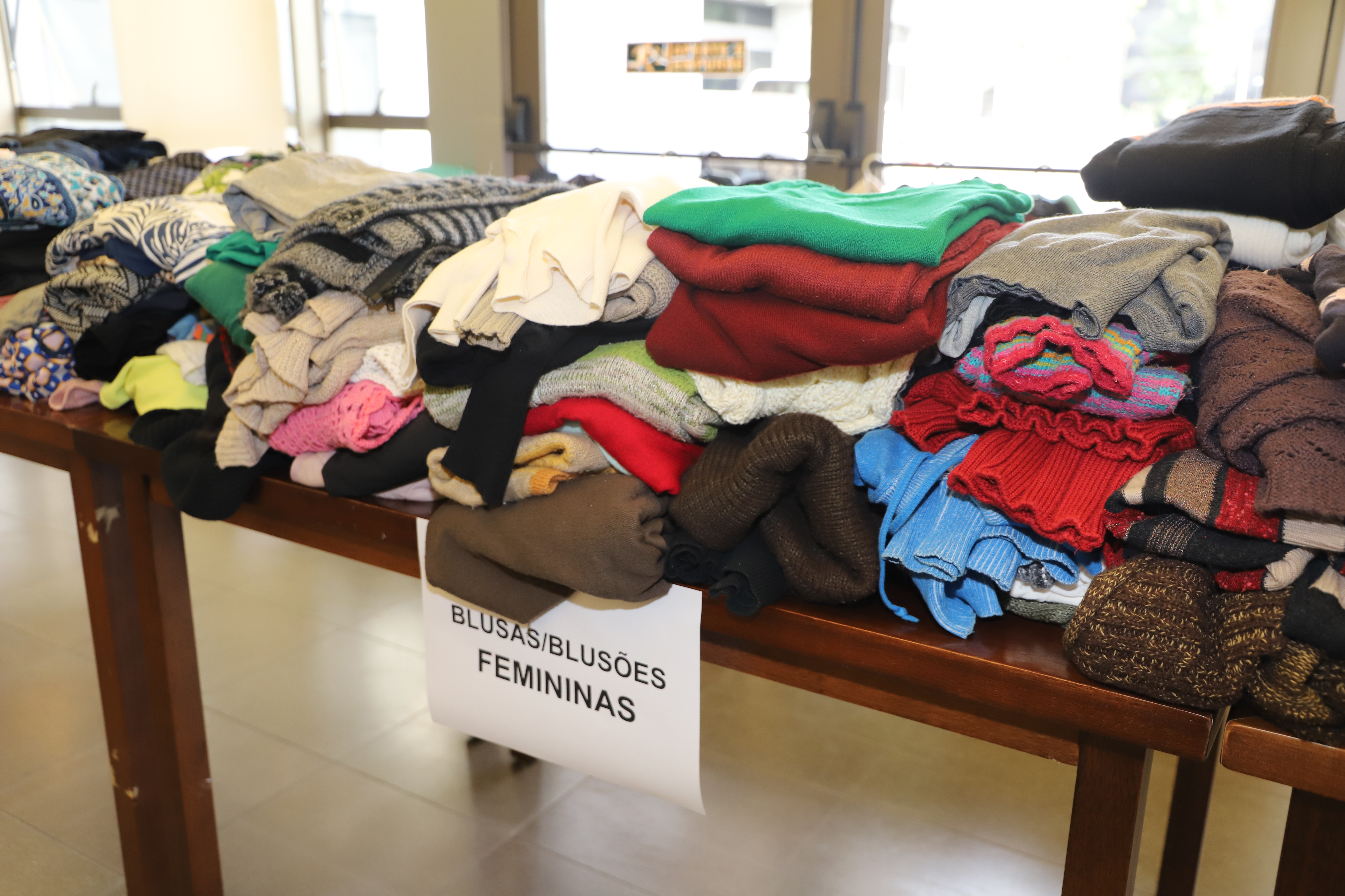 Blusas e blusões femininos