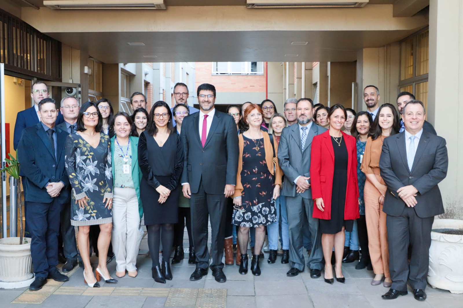 Foto da comitiva do projeto IntegraTRT com servidores e magistrados de Canoas