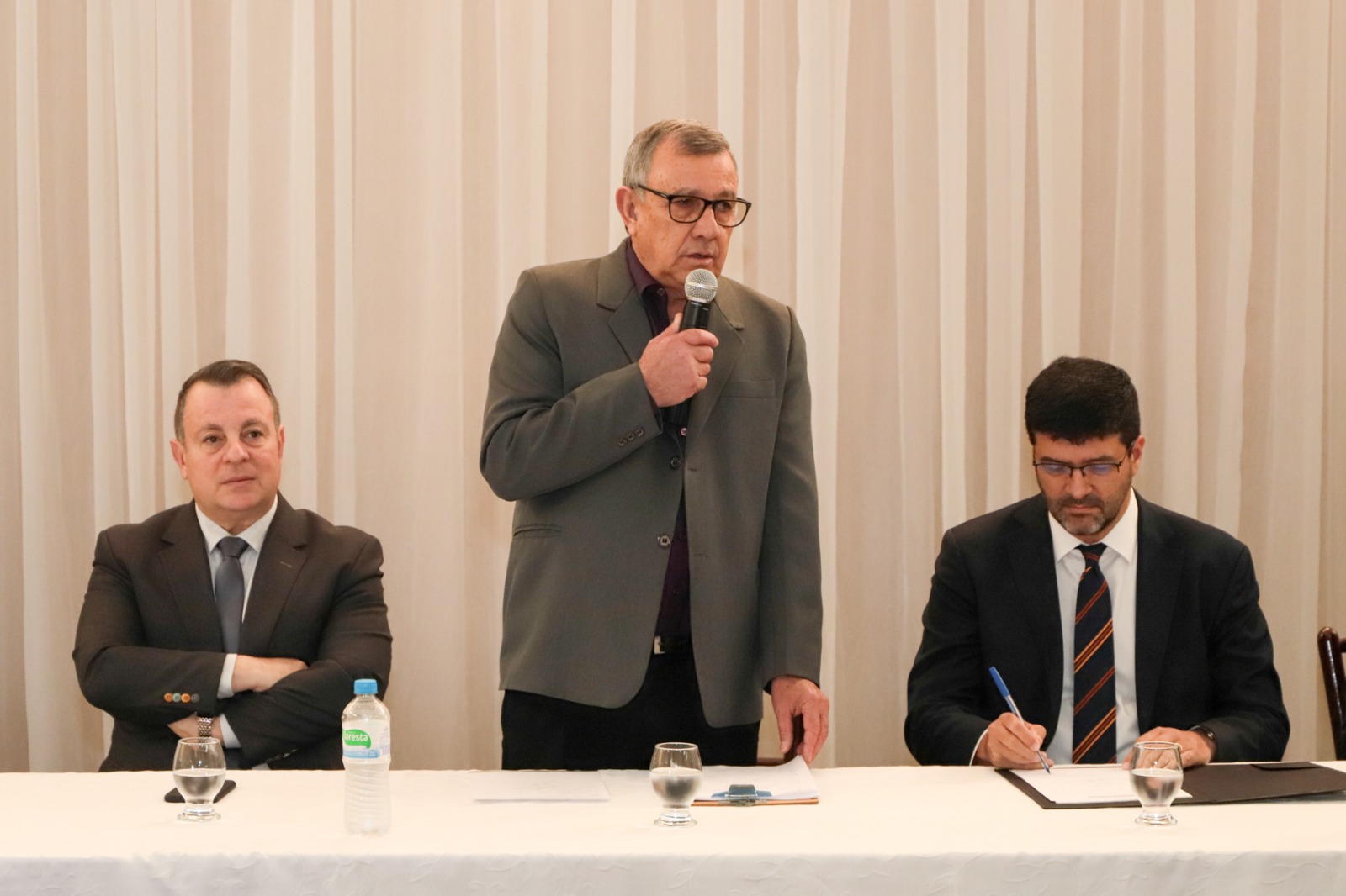 Foto do presidente do sindicato dos trabalhadores discursando