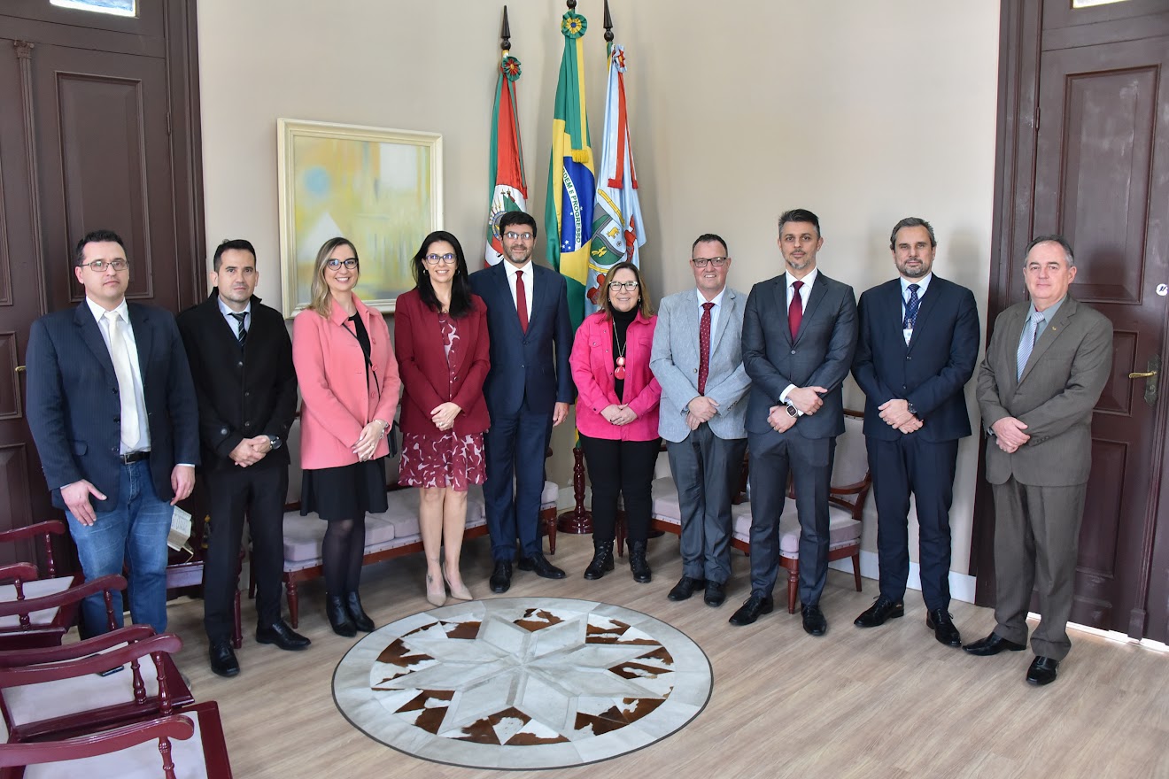 Foto da comitiva do projeto IntegraTRT na Prefeitura de Taquara.JPG