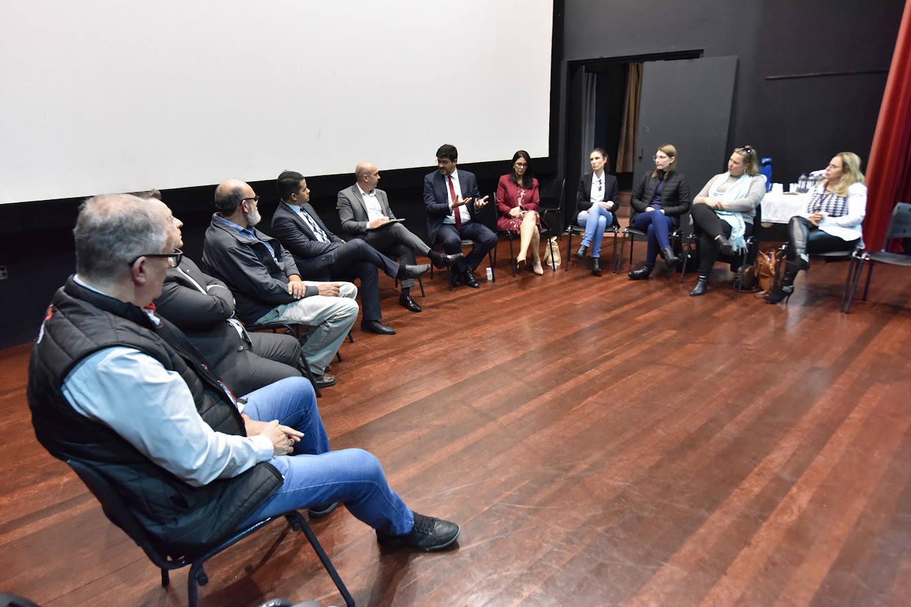 Foto de Rossal com empresários de Taquara.JPG