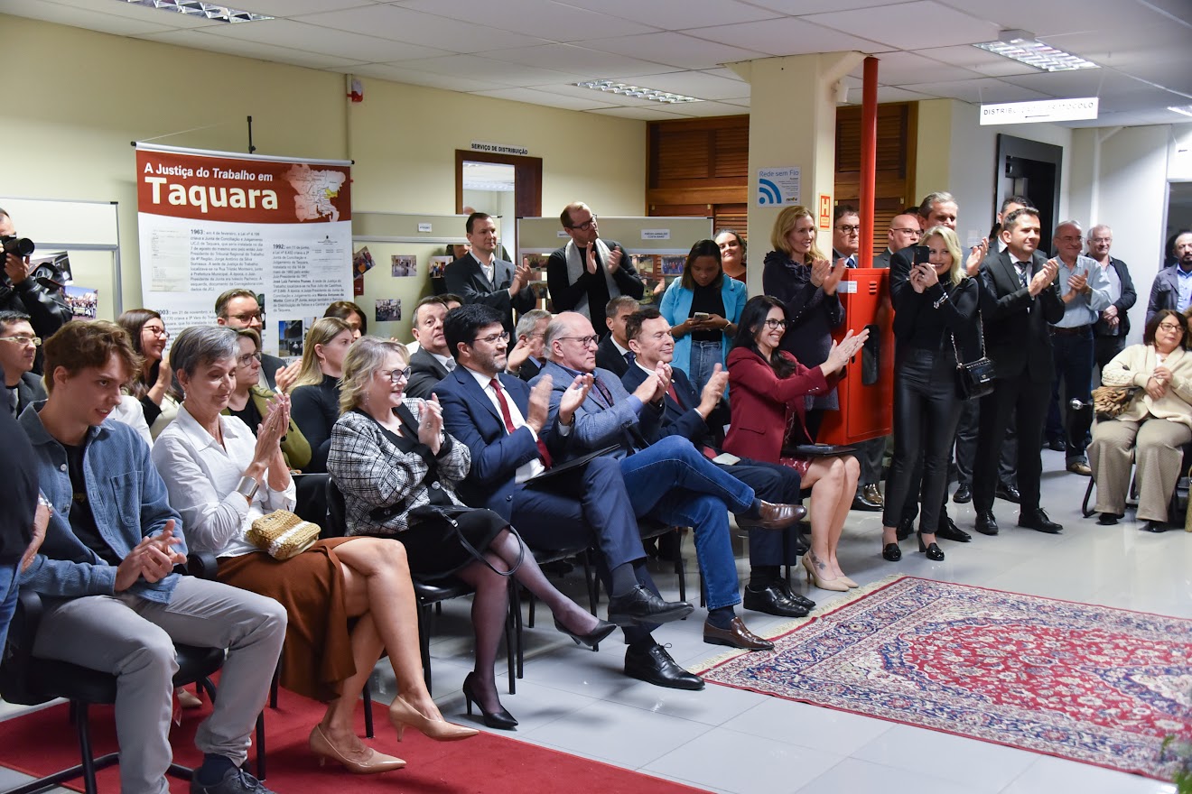 Foto do público na celebração no Foro de Taquara.JPG