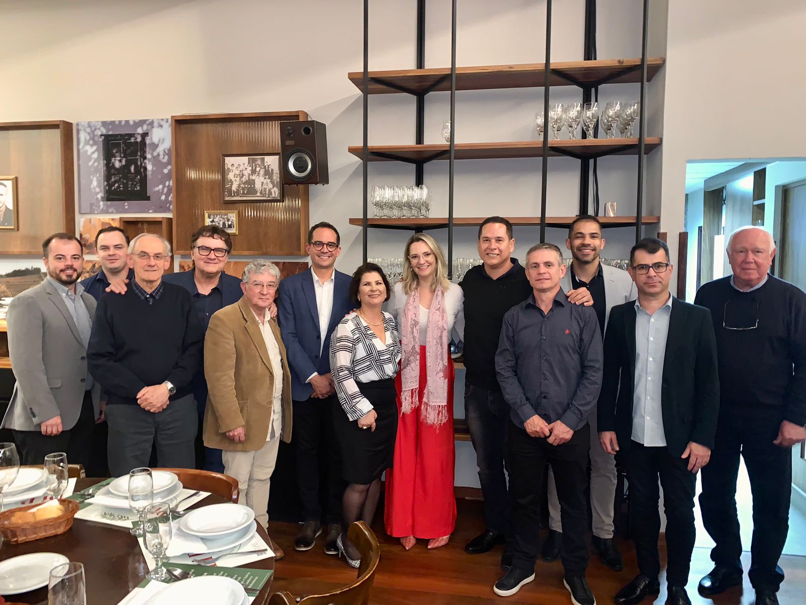 juízas Ana Julia e Milena Ody junto a peritos da JT