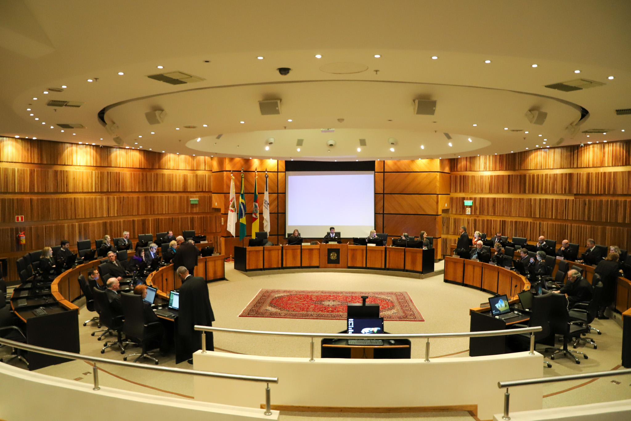 Foto da sessão do Tribunal Pleno do TRT-4