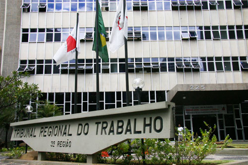 Imagem da fachada do TRT-3