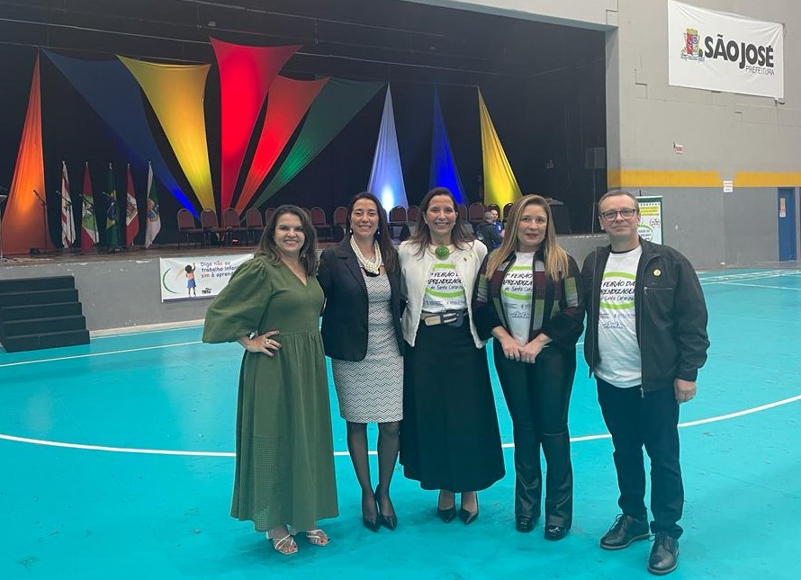 Juíza Maria Teresa Oliveira representa TRT-4 em Feirão da Aprendizagem Juíza Maria Teresa Oliveira representa TRT-4 em Feirão da Aprendizagem.jpeg