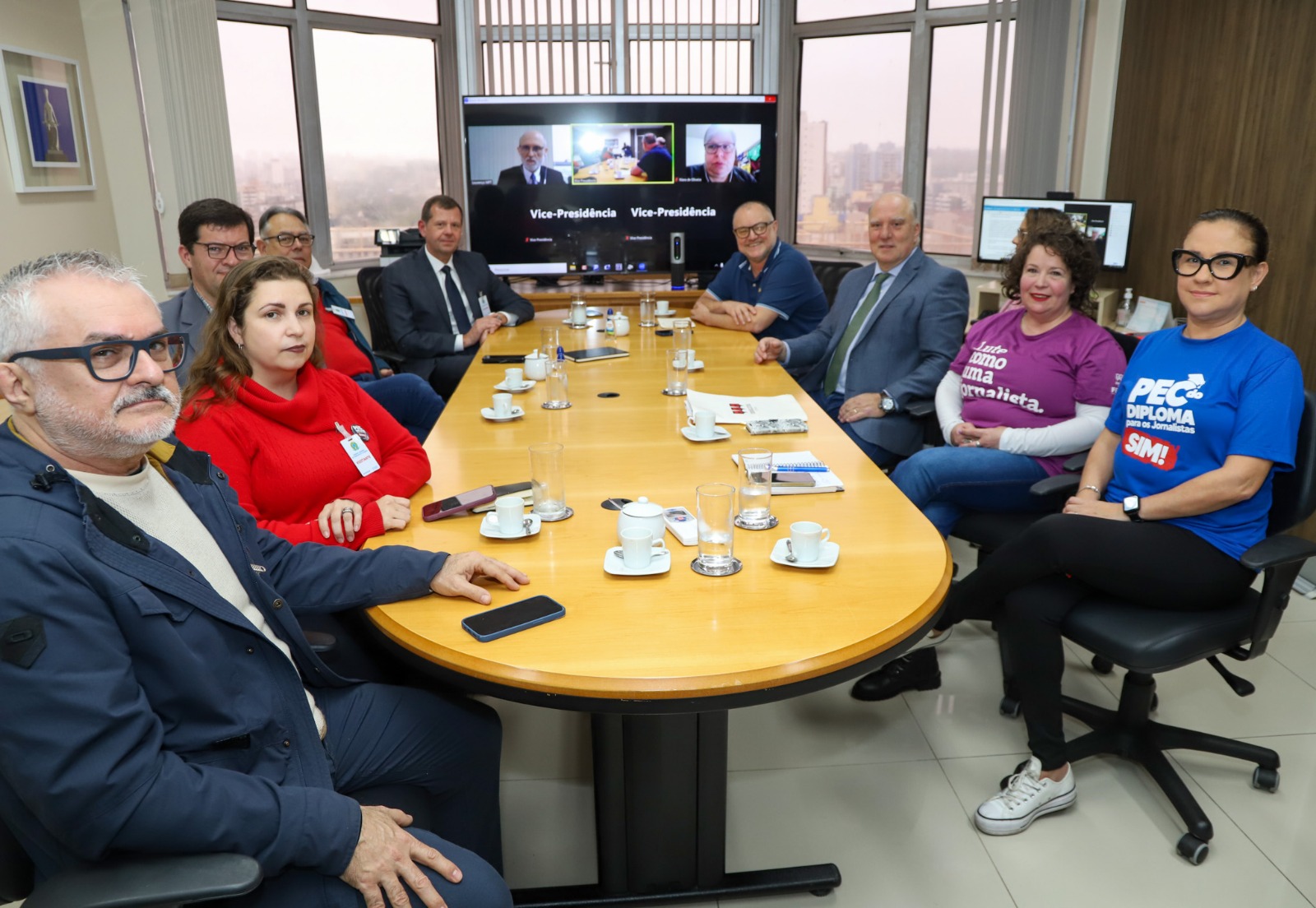 Foto da sessão de mediação da convenção coletiva dos jornalistas.
