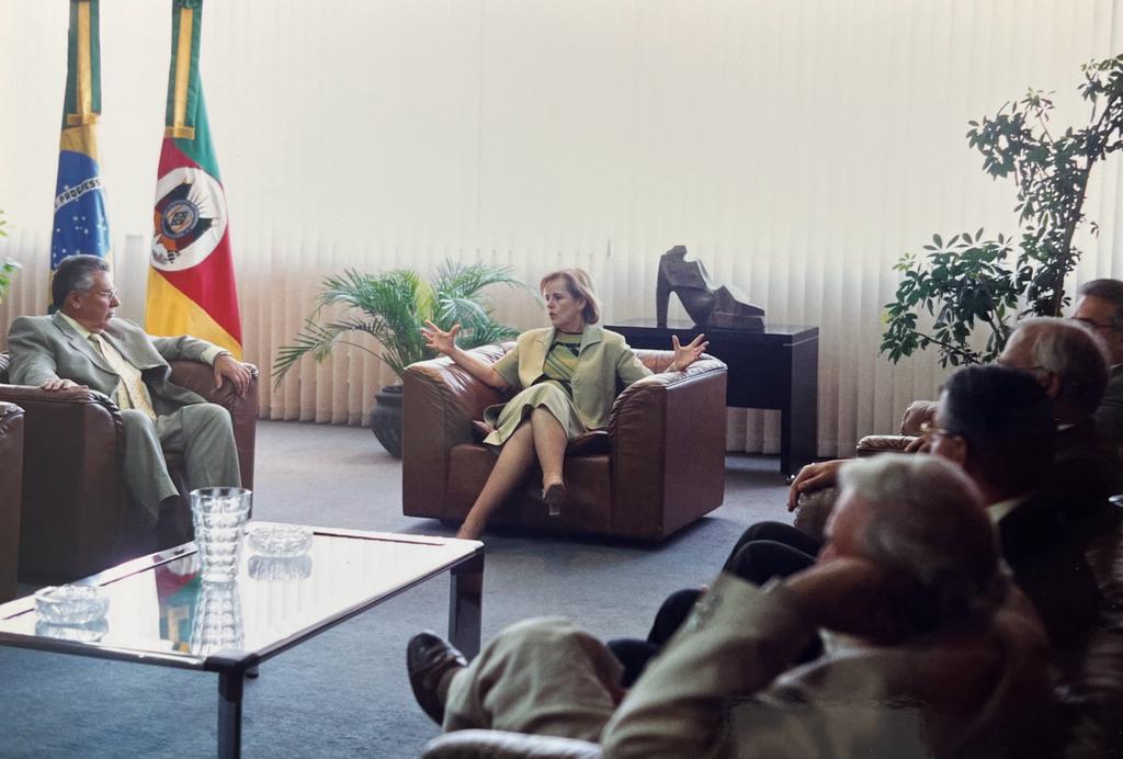 Foto de Rosa Weber em reunião na época que era presidente do TRT-4.jfif