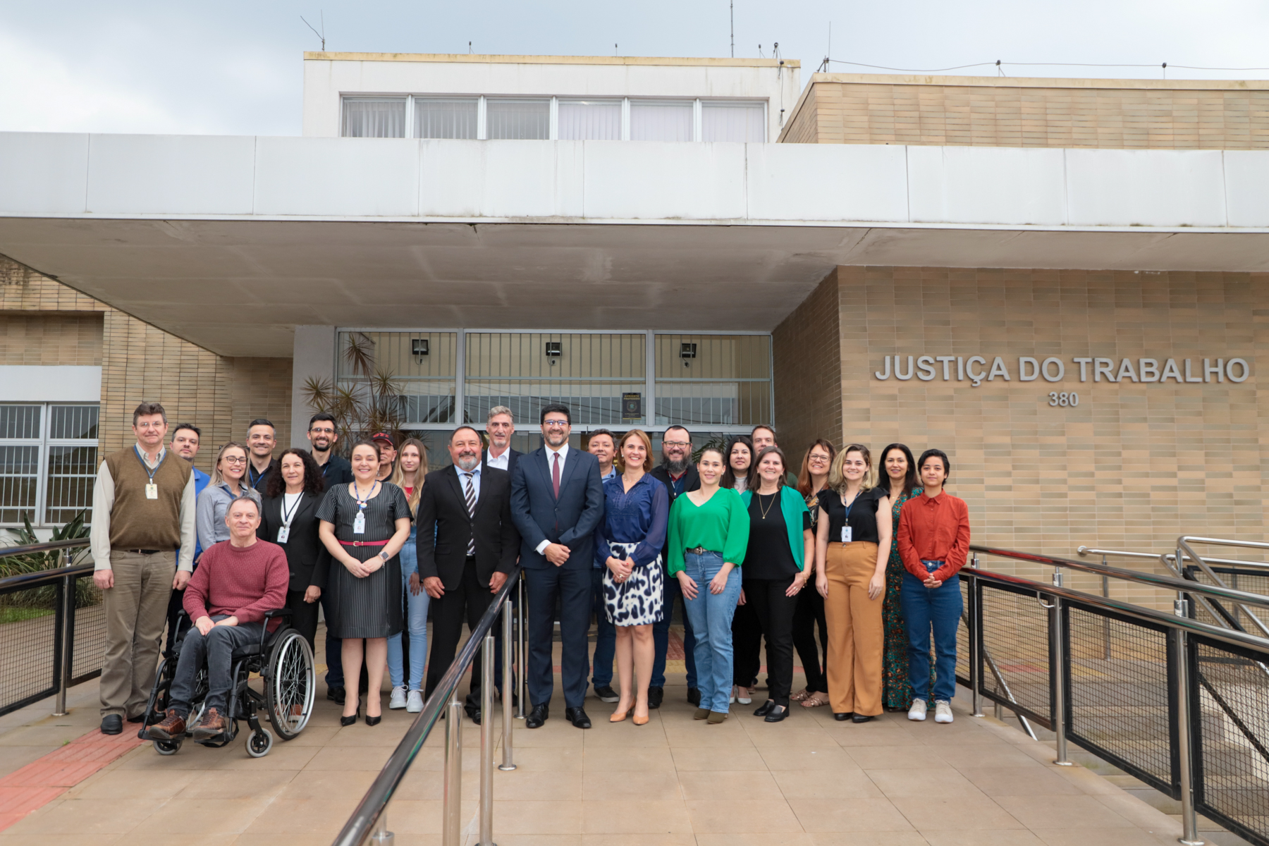 Foto com a equipe do Foro Trabalhista de Erechim