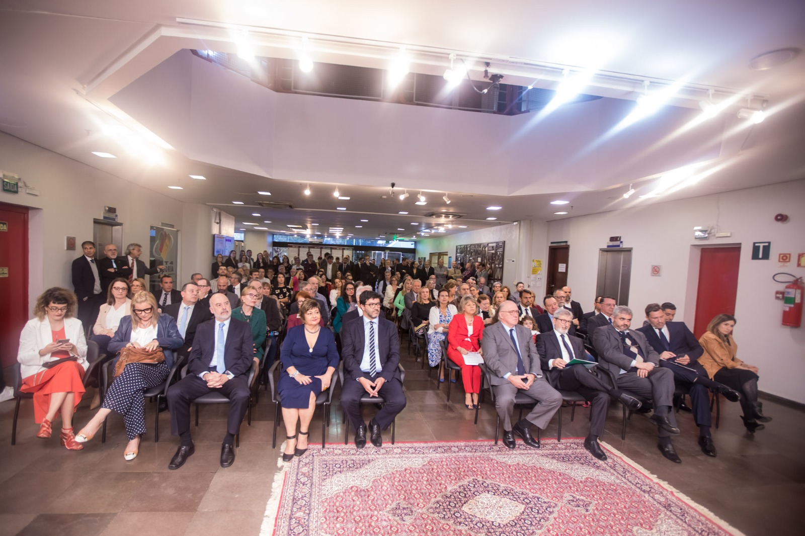 Foto do público cerimônia de aposição dos retratos des desembargadores Carmen e Achutti.jfif