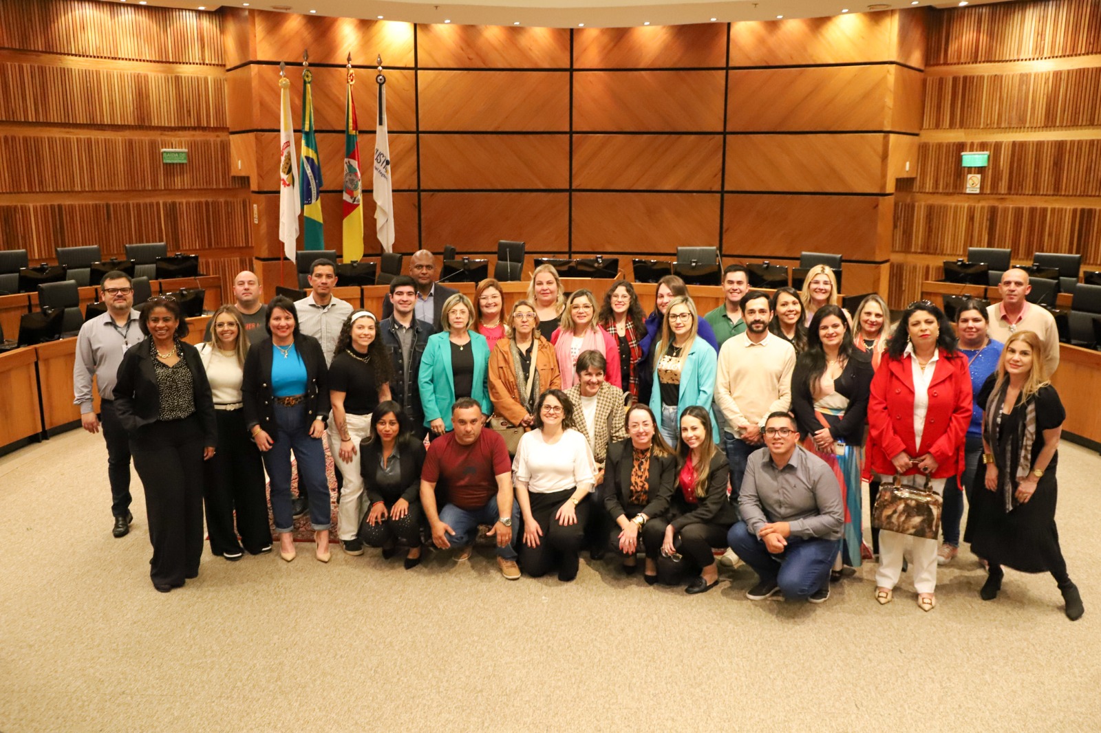 Foto estudantes Anhanguera no Plenário.