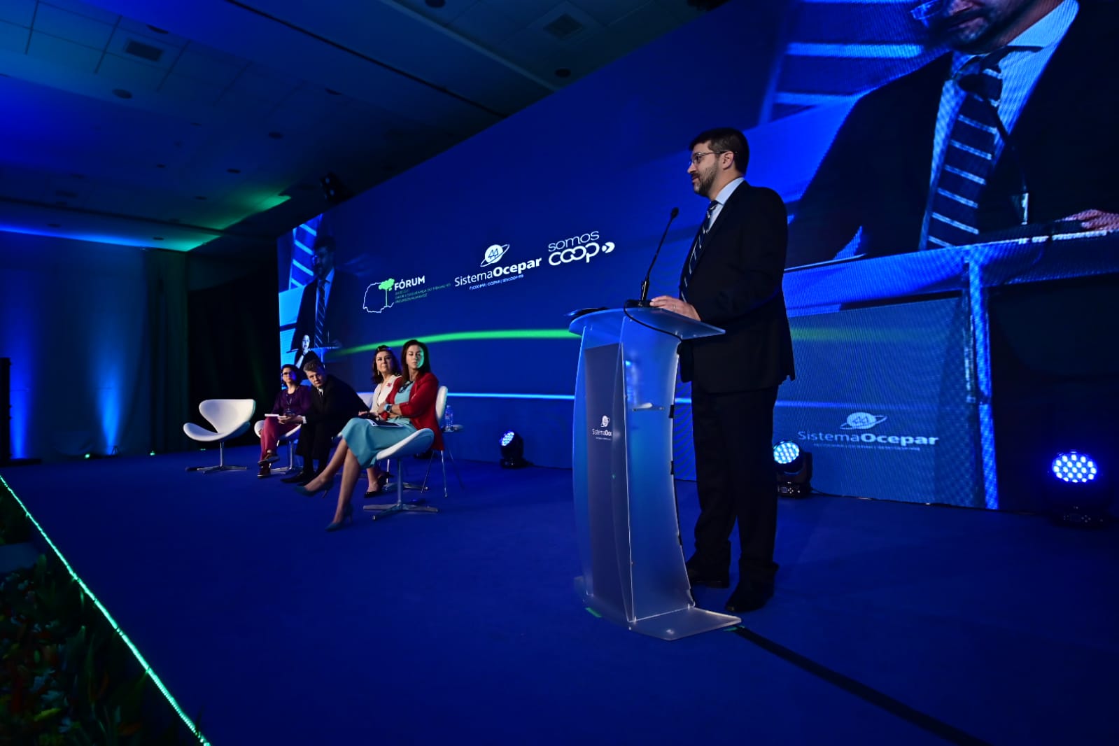 Presidente Francisco Rossal fala sobre Direito do Trabalho em fórum ...