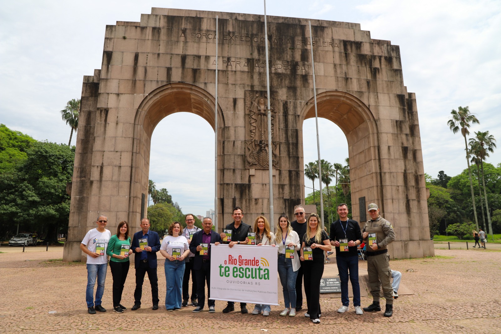 Foto ouvidores monumento.