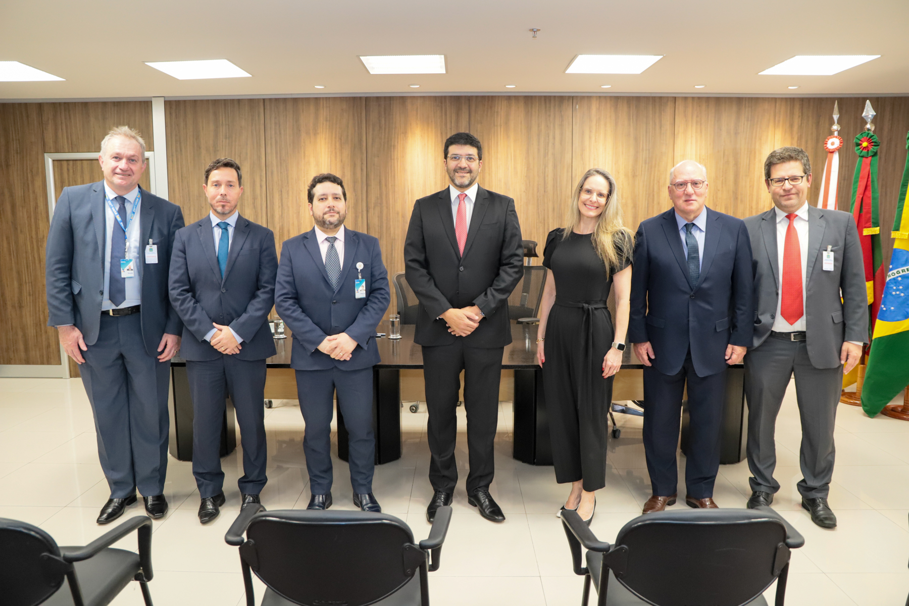 Integrantes do TRT-e e da Caixa Econômica Federal