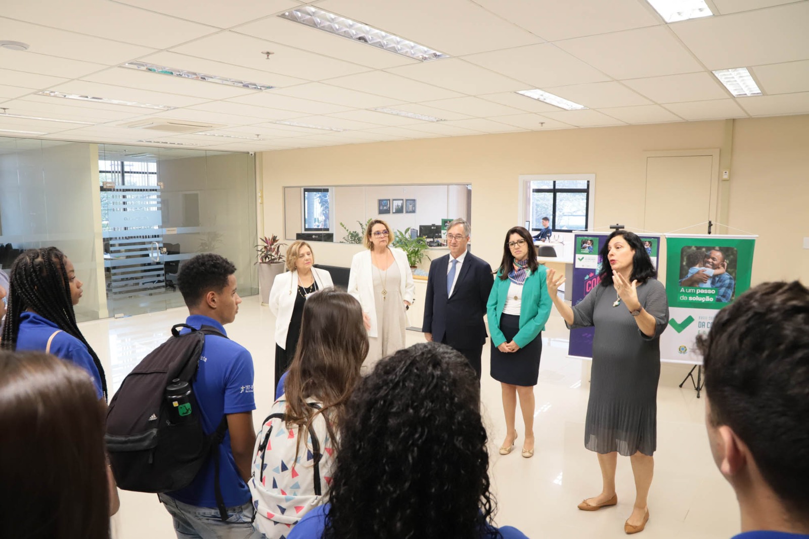 Desembargadora Luciane explicando o funcionamento do Cejusc