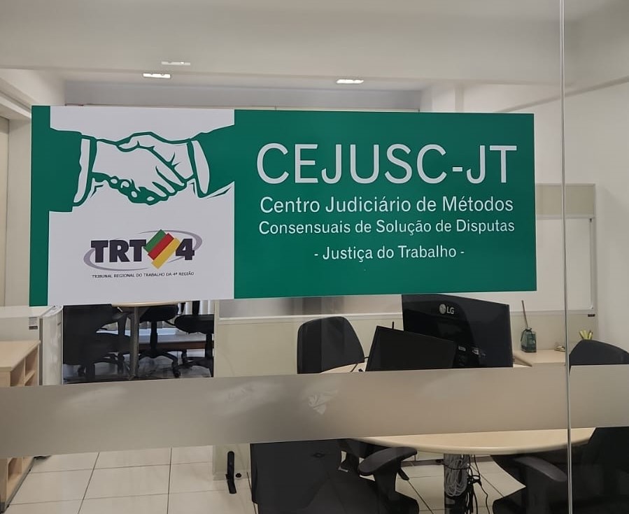 Foto da sala do Cejusc de Passo Fundo