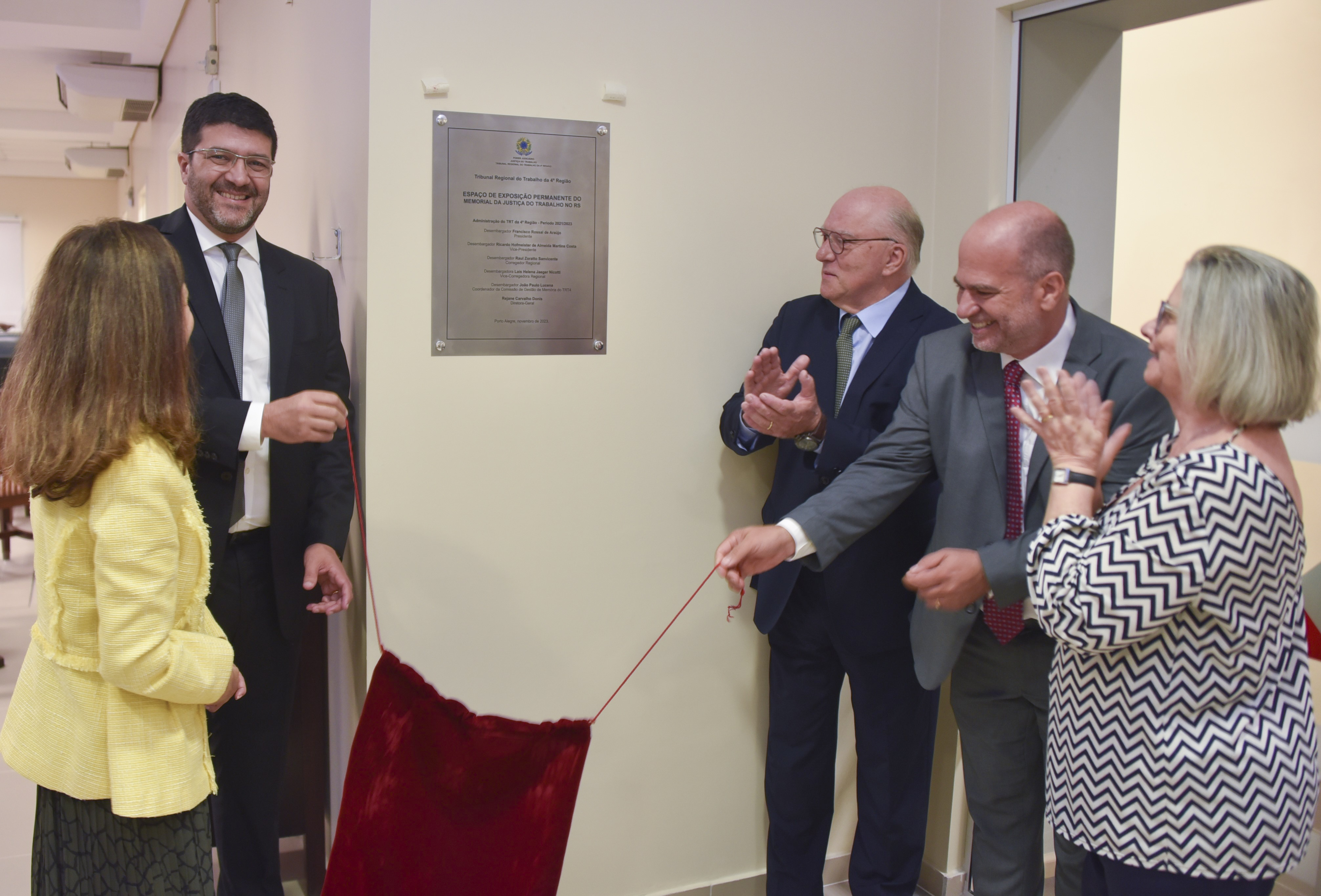 Foto do descerramento