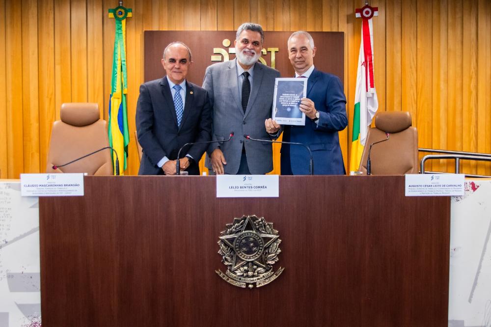 ministros Cláudio Brandão, Lelio Corrêa e Augusto César Carvalho