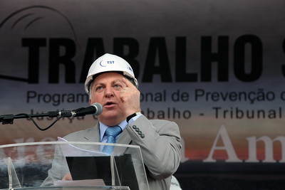 Ministro Dalazen, durante ato do Programa Trabalho Seguro em estádio da Copa 2014